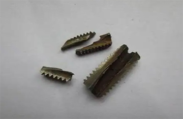 如何处理丝锥断在工件里了的情况？